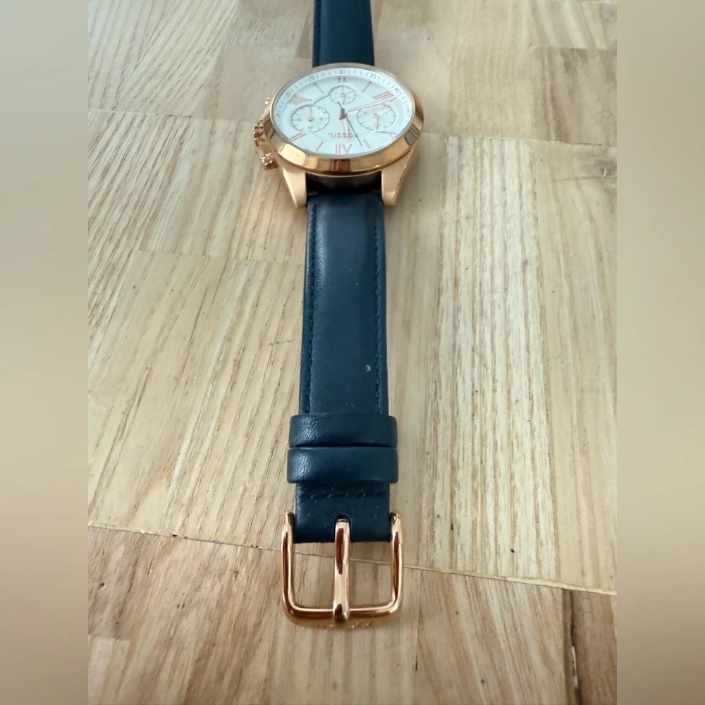 Fossil ladies rose gold tone navy blue leather dress watch NEW BATTERY